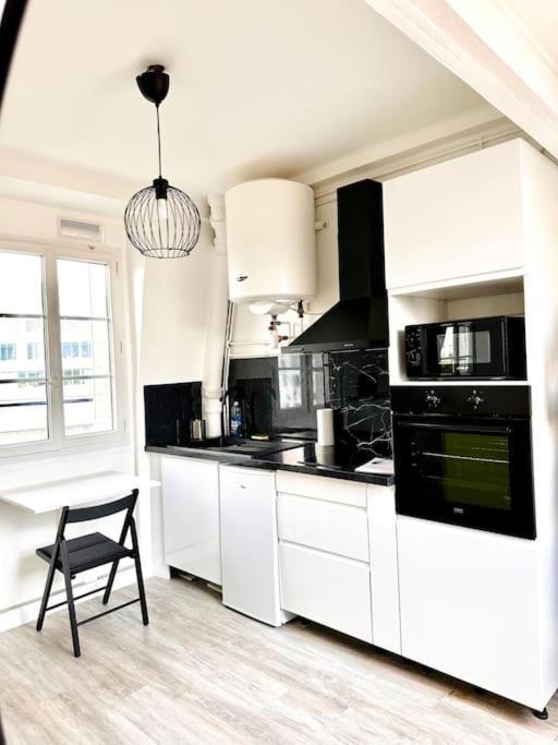 Appartement Vue Tour Eiffel Ligne 14 A Cote De Paris Gentilly Extérieur photo